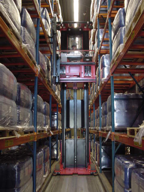Rail guided very narrow aisle with EK turret forklift
