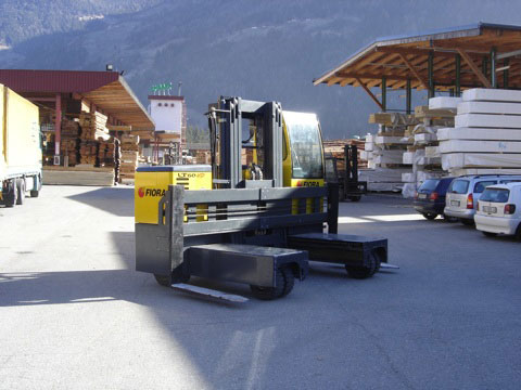 Electric multidirectional sideloaders are at home in the yard or inside the warehouse