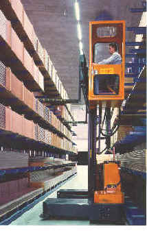 Narrow aisle vehicle sideloader